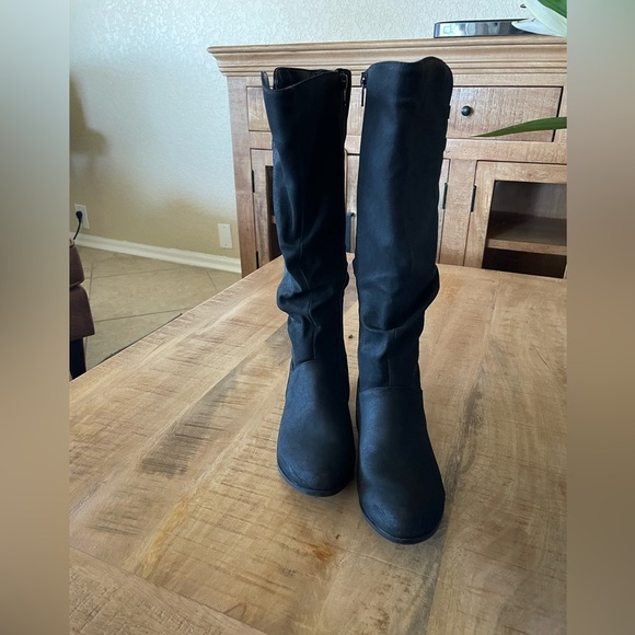 White Mountain Shoes - Cliffs by White Mountain Black Slouch Boots
Women’s Size 7.5 Mid-calf height